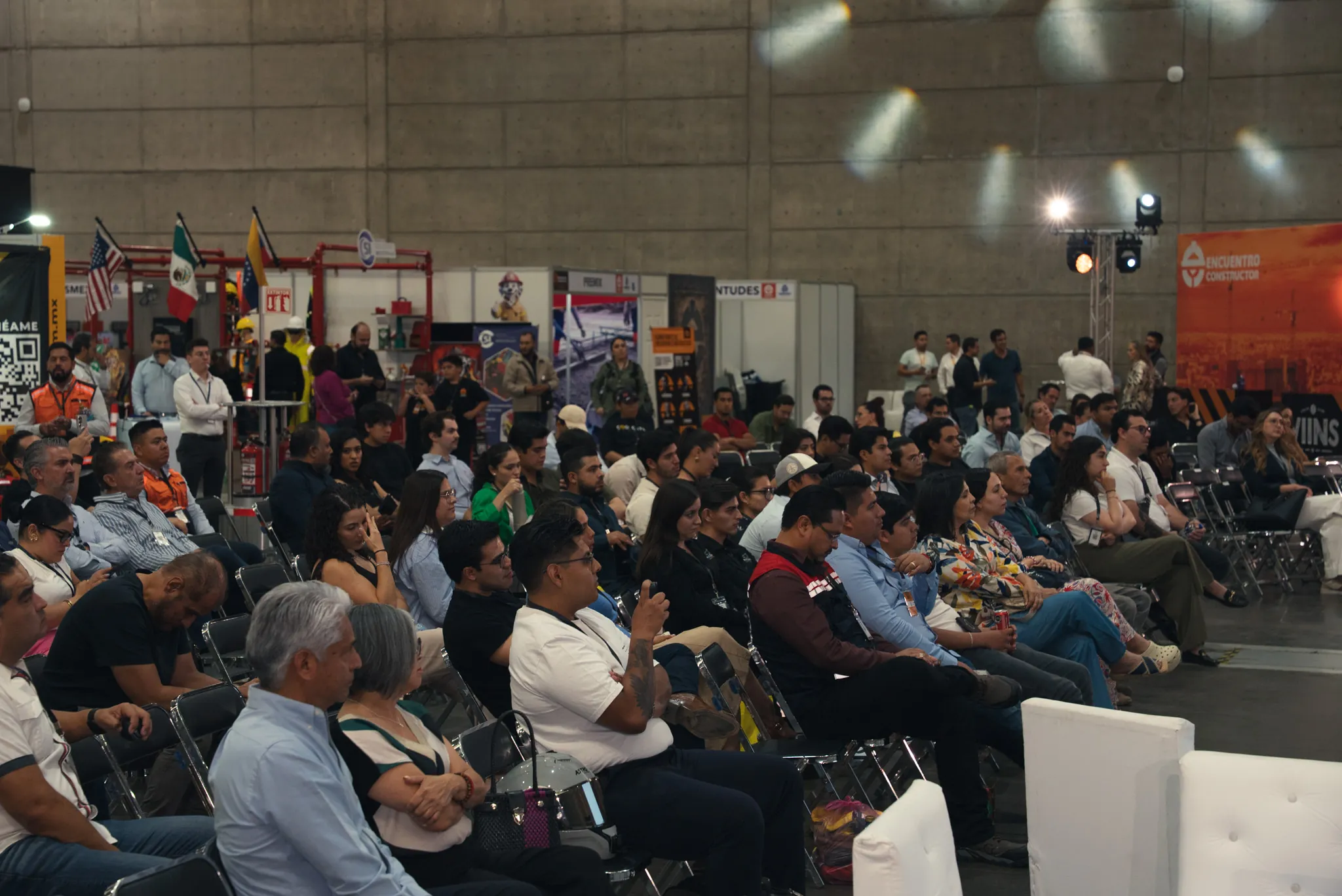 Sala de conferencias llena durante ENCO 2026