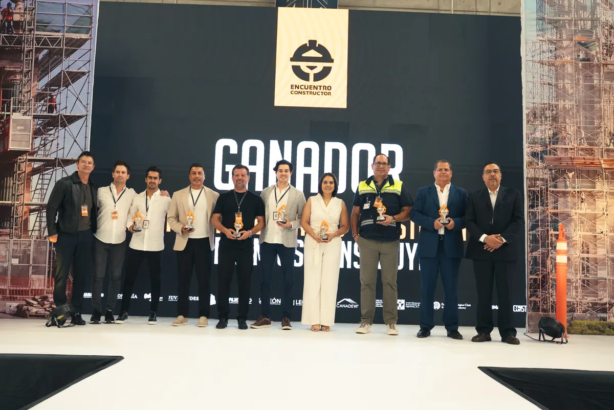 Ganadores de Premios Construye en el escenario de ENCO 2026